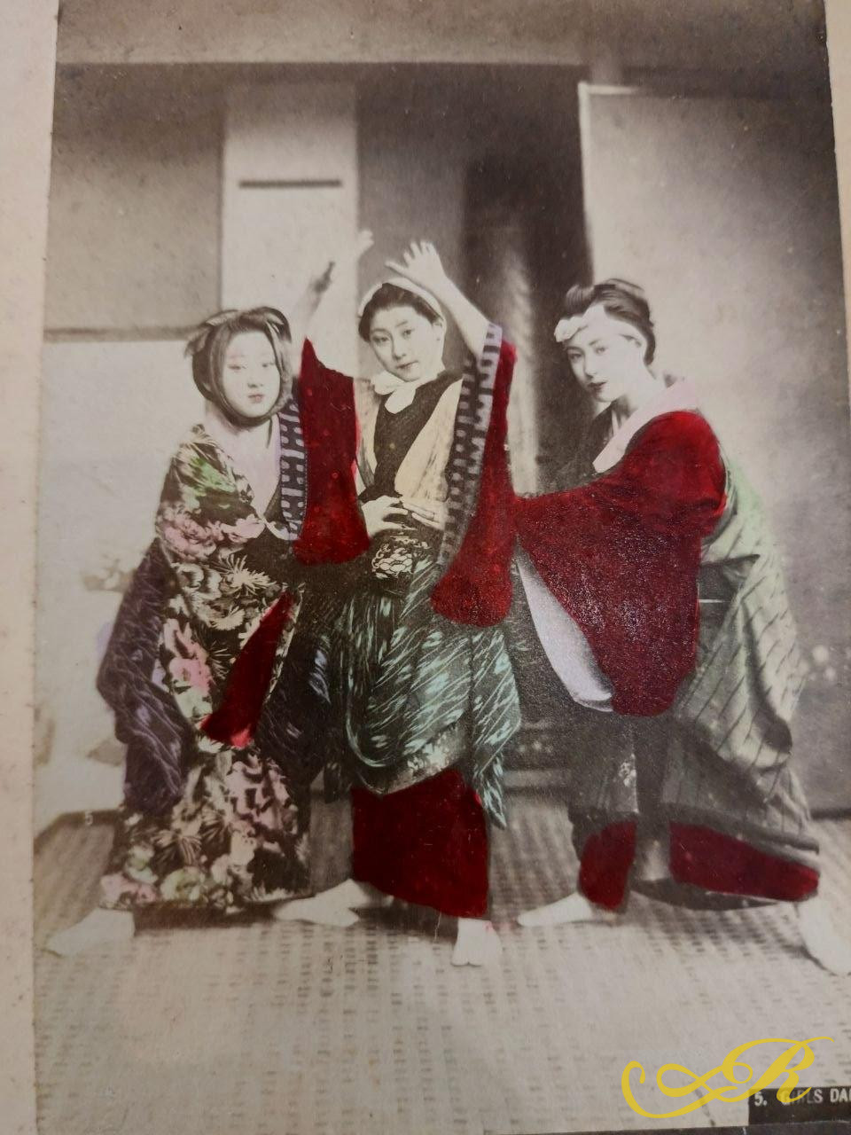   Историческая фотография, датируется 1870-1880 годами и запечатлела восхождение на Великую пирамиду Хеопса в Гизе. Ш-32. В-22,5 см. Зангаки