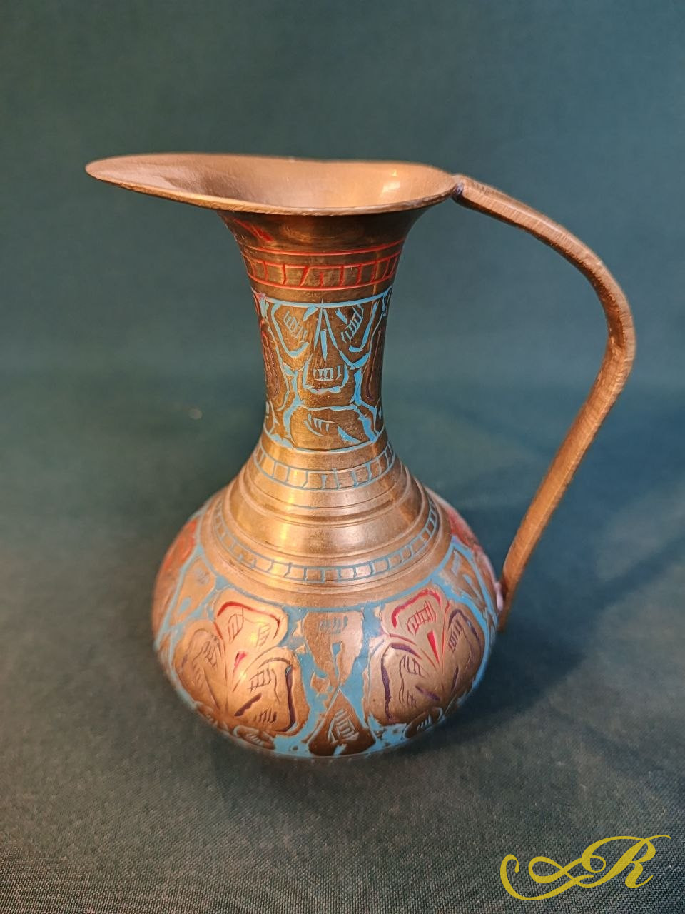 кувшин из индийской латуни, с гравировкой и росписью цветными эмалями или красками. 