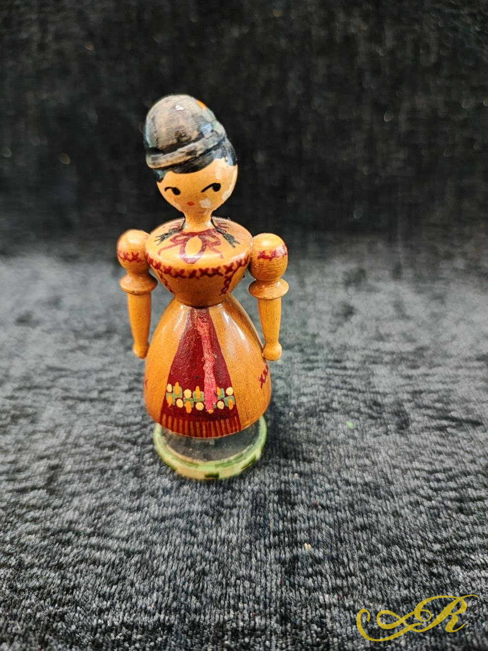 Винтажная деревянная фигурка. СССР. Ручная роспись. В-7,4 см. Ш-3 см.