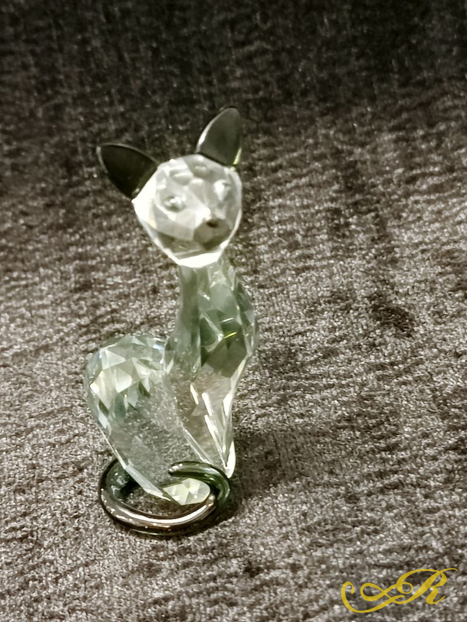  Swarovski Грациозная кошка. Оригинал. Оригинальная хрустальная фигурка. Клеймо. В-6,5 см. Ш-2,7 см.