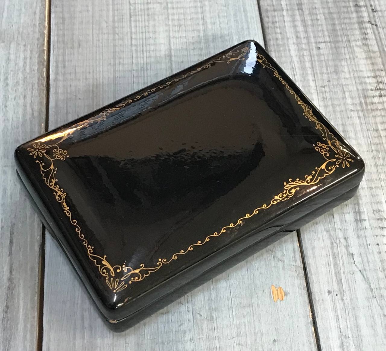 Шкатулка папье-маше,дерево,золото, лак.