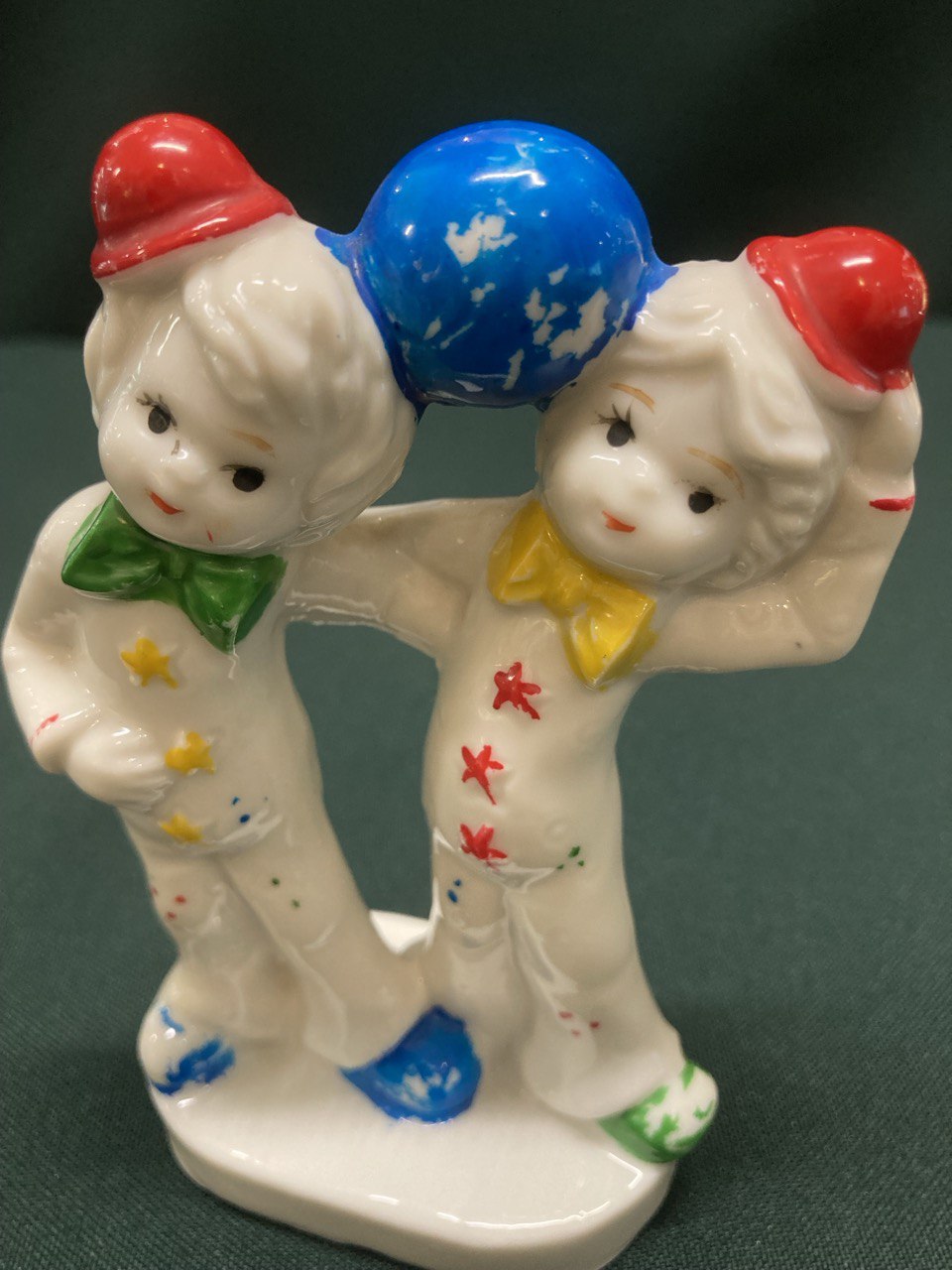 Клоуны с мячиком, фарфор СССР