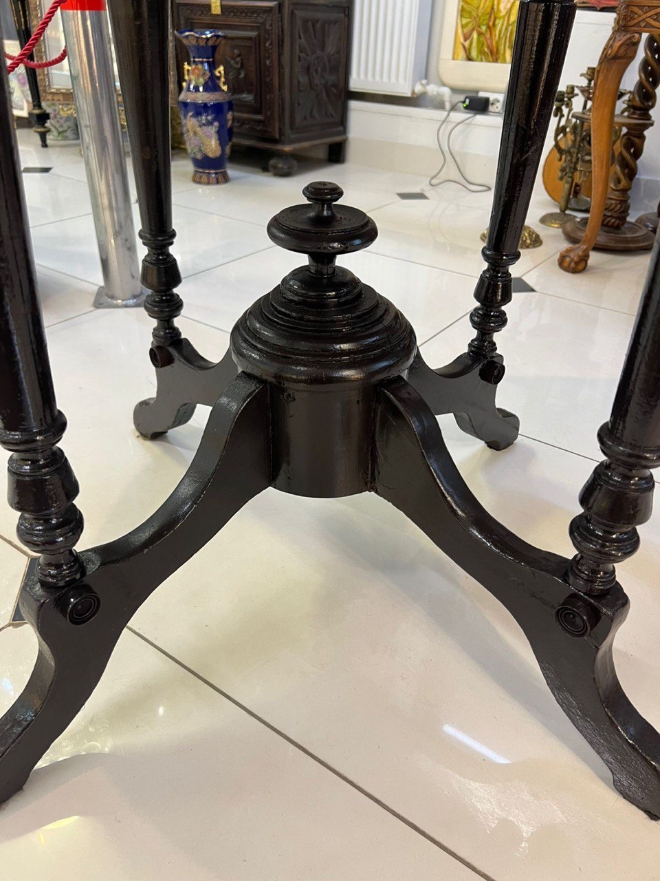 Стол овальный. Дерево. Россия XIX - XX в.в.