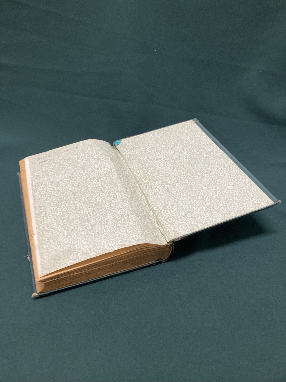 Книга на арабском  по логике. Турецкое издание.