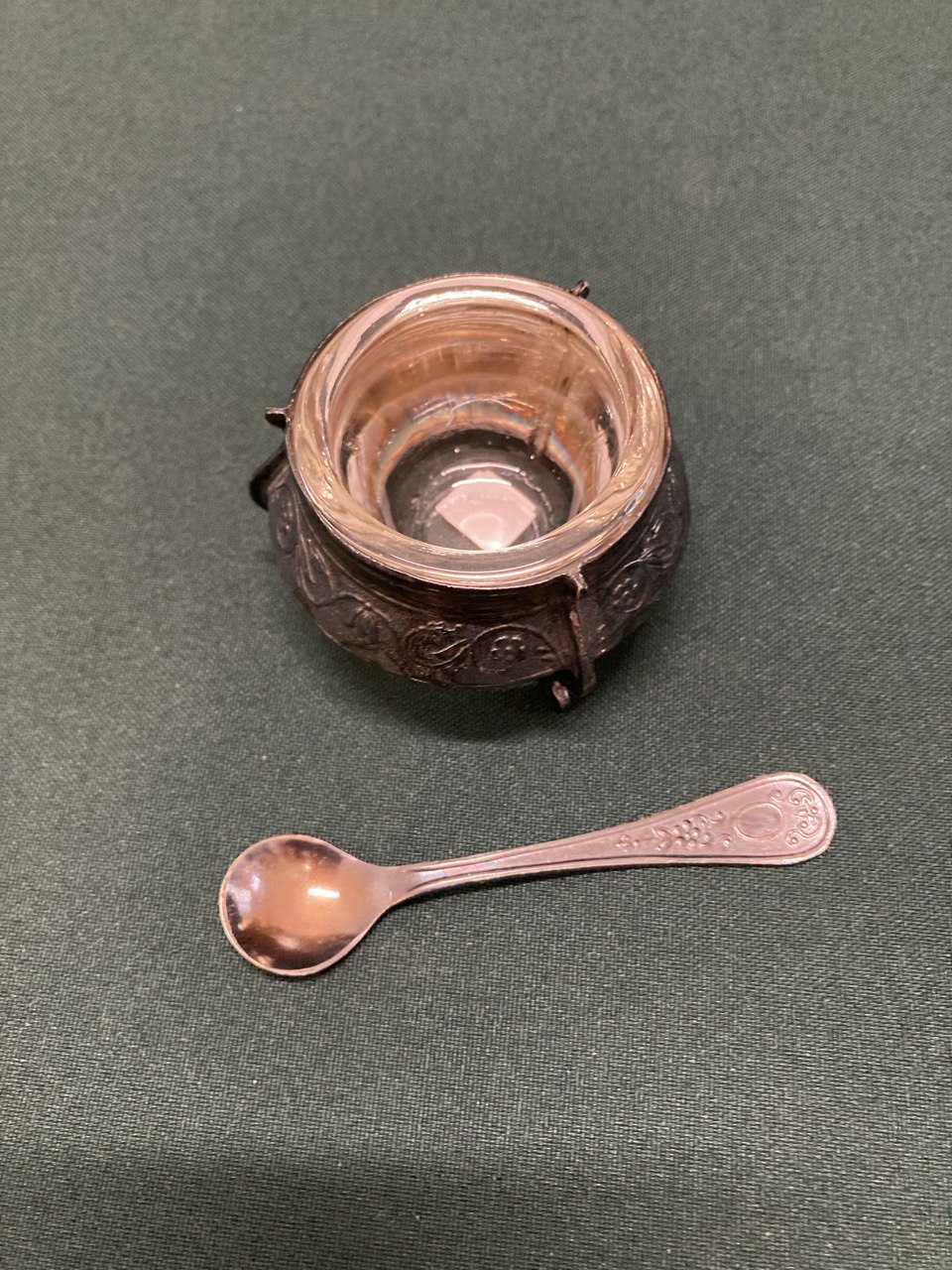 Солонка с ложкой, стекло, мельхиор.