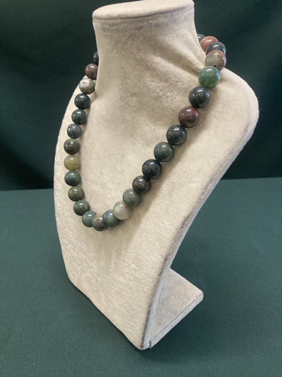 Бусы халцедон, длина 45 см, вес 126 гр.