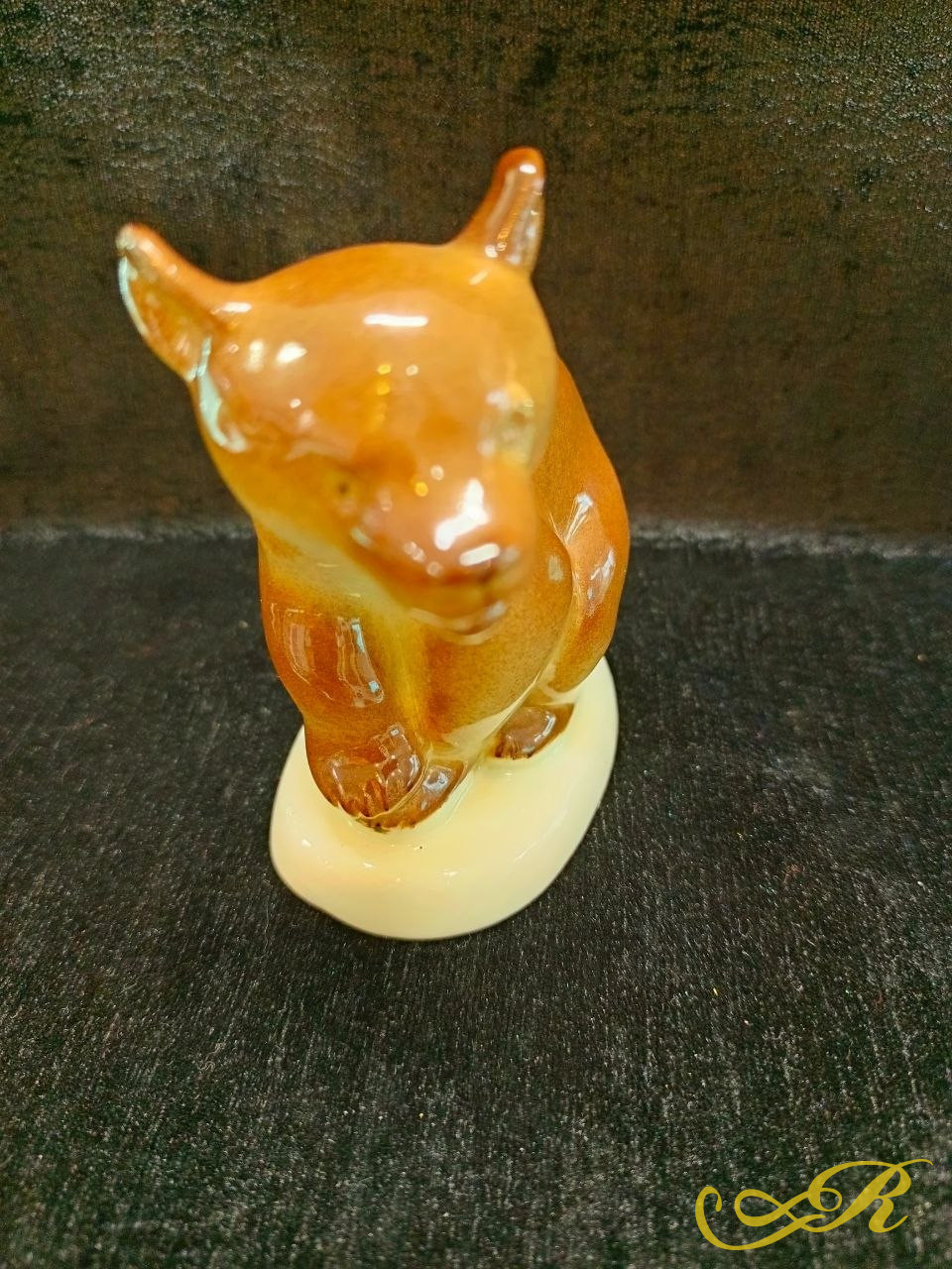  Фарфоровая статуэтка " Медвежонок присевший"(ЛФЗ) СССР. 1950-1980 гг. Роспись крытье