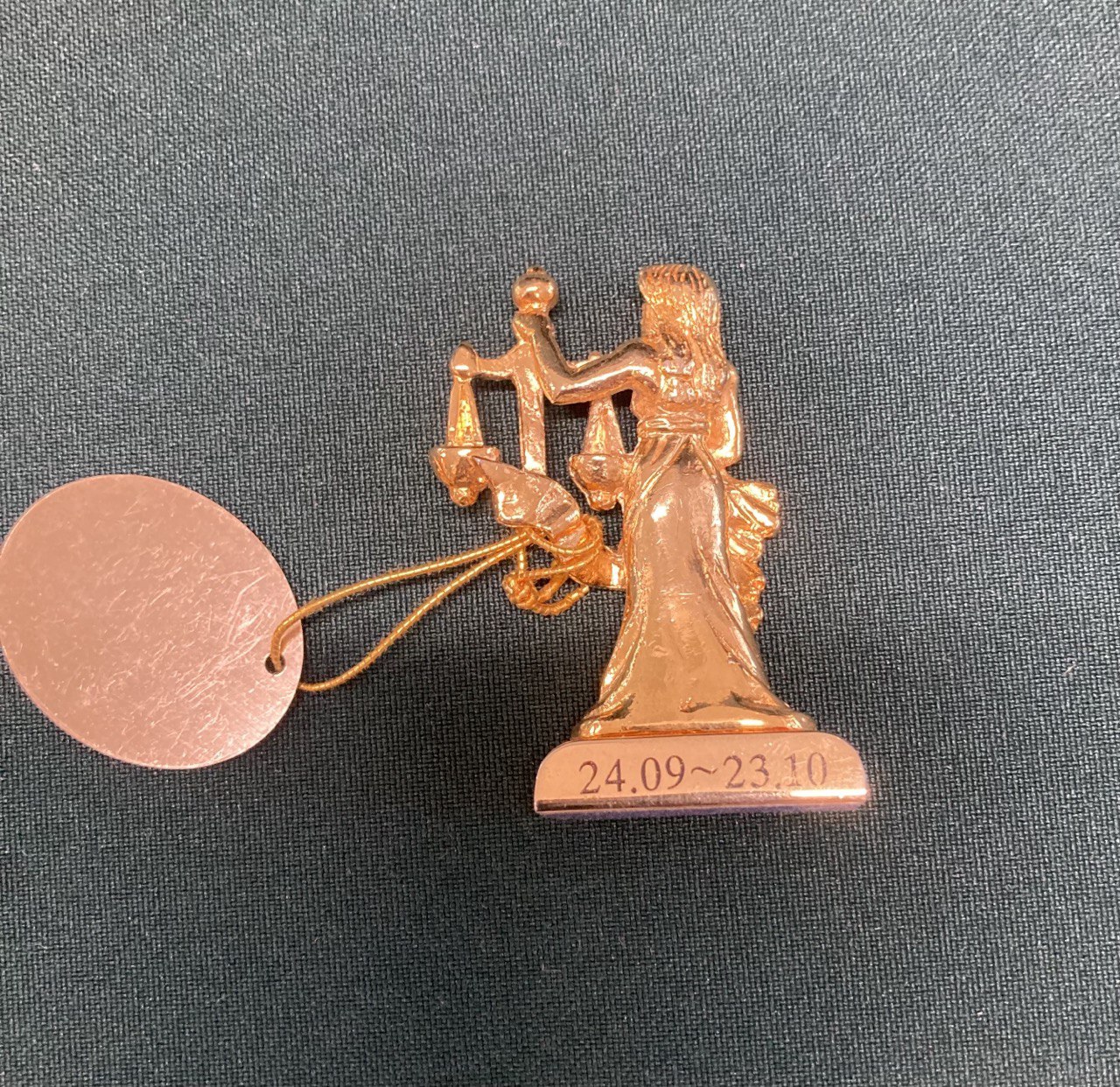 Фигурка "Весы" знак Зодиака. Позолота.