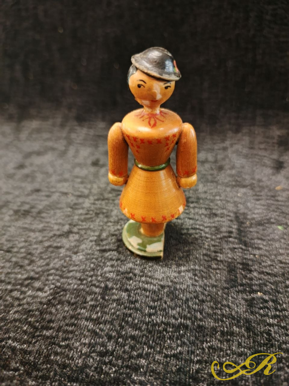 Винтажная деревянная фигурка. СССР. Ручная роспись. В-7,3 см. Ш-3 см.