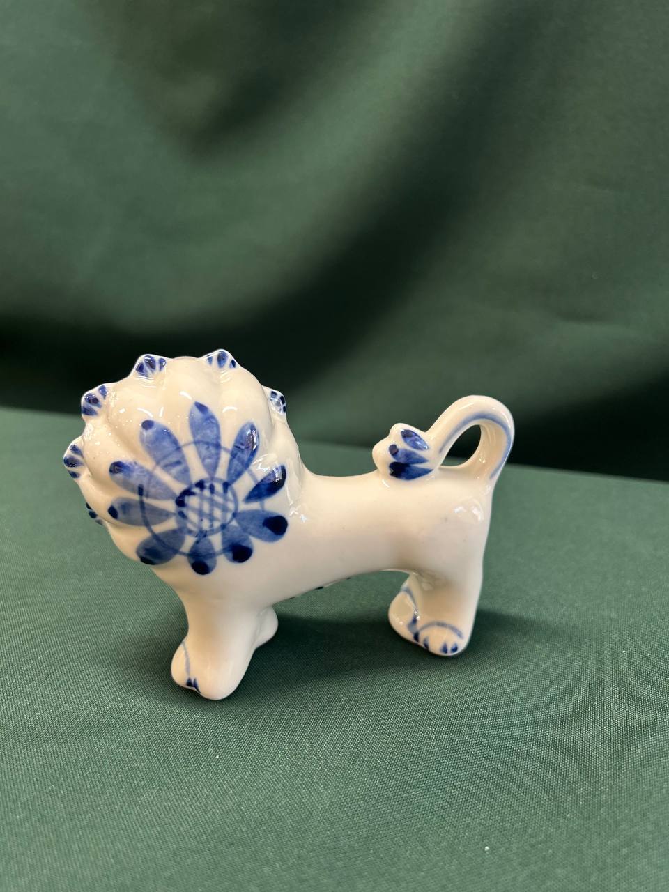 Статуэтка "Лев", Гжель ХХ в.