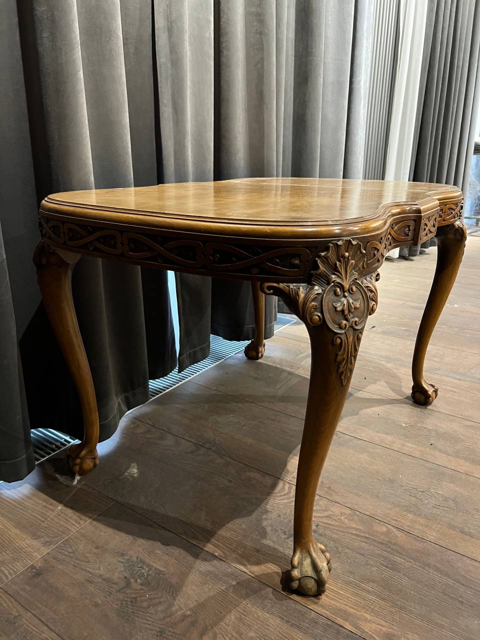 Стол журнальный, придиванный,Европа. Приблизительный возраст: конец 19, начало 20 века. Материал: массив дерева,резьба. Размеры 58*91*65 см.