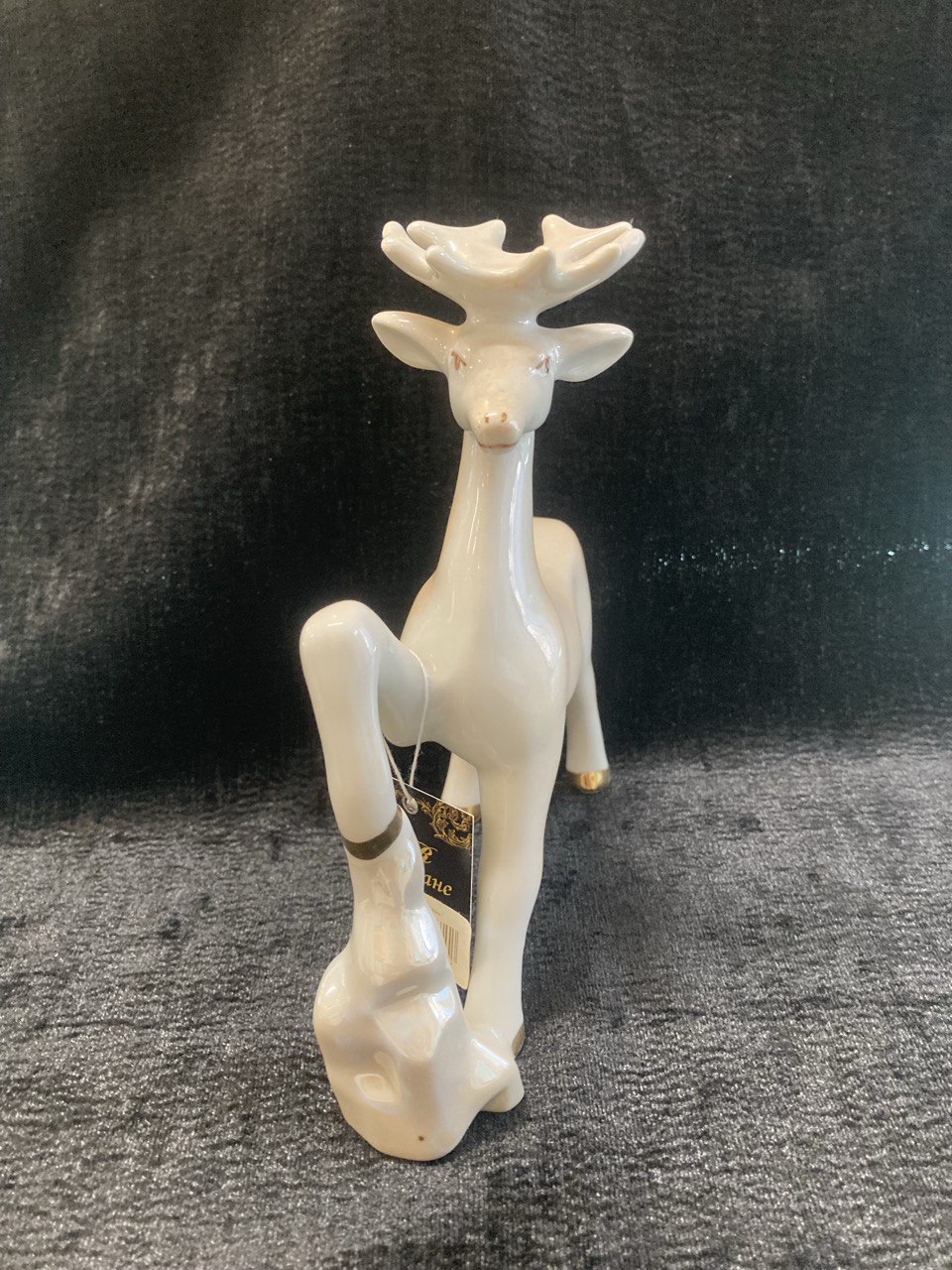 Фарфоровая фигурка "Олень"