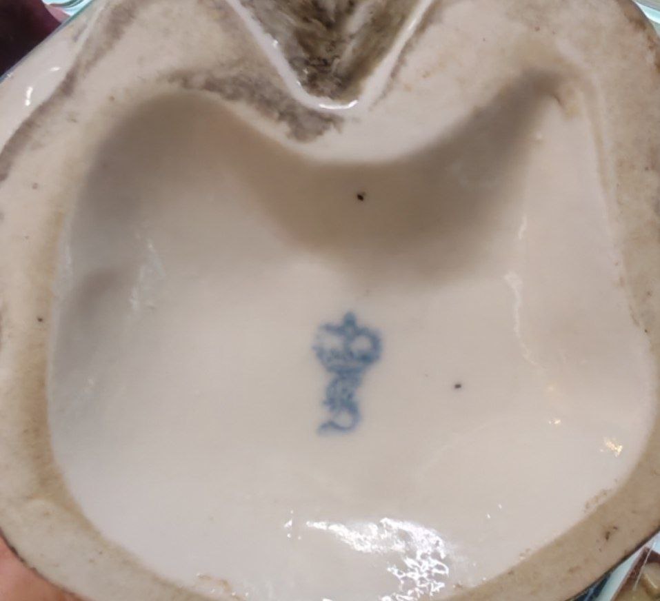 Статуэтка "Еврейский мальчик с цветами"