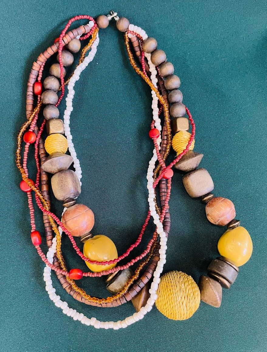 Бусы континентальные, ручная работа.