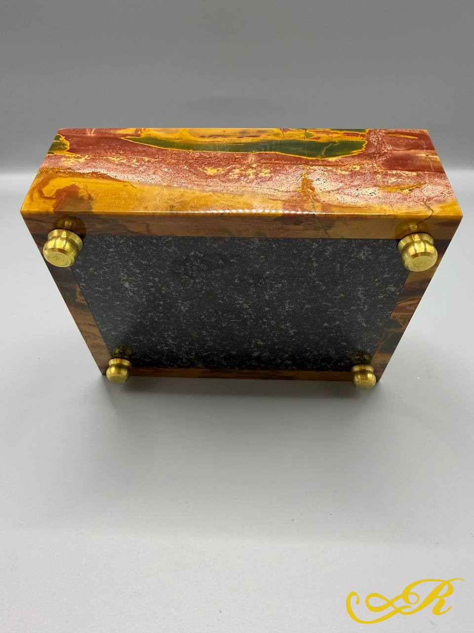 Шкатулка сибайская яшма (Пикассо), бронза. 