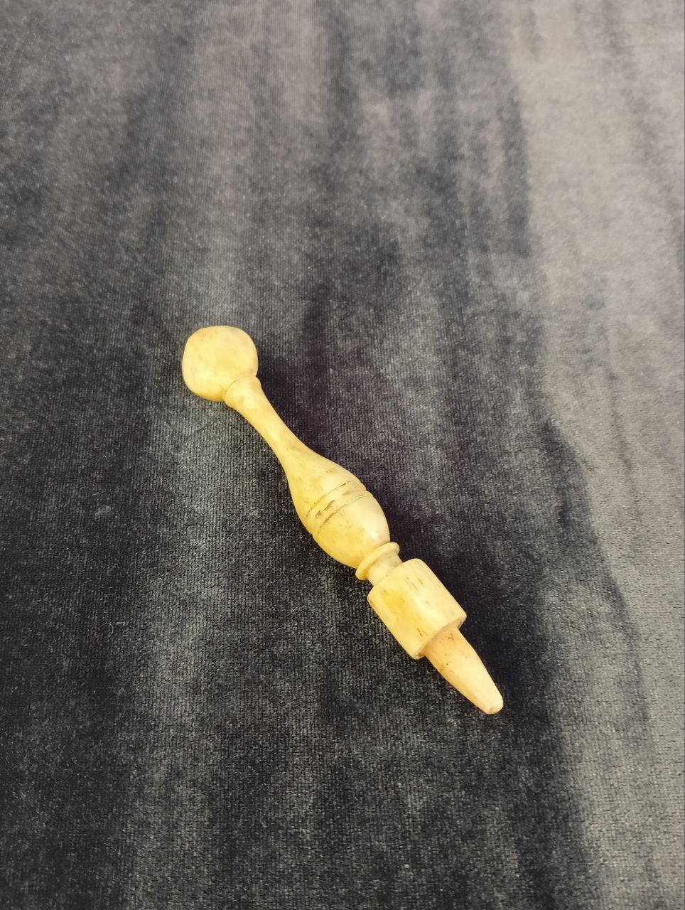 Фрагмент от веретена, кость, длина 10,5 см