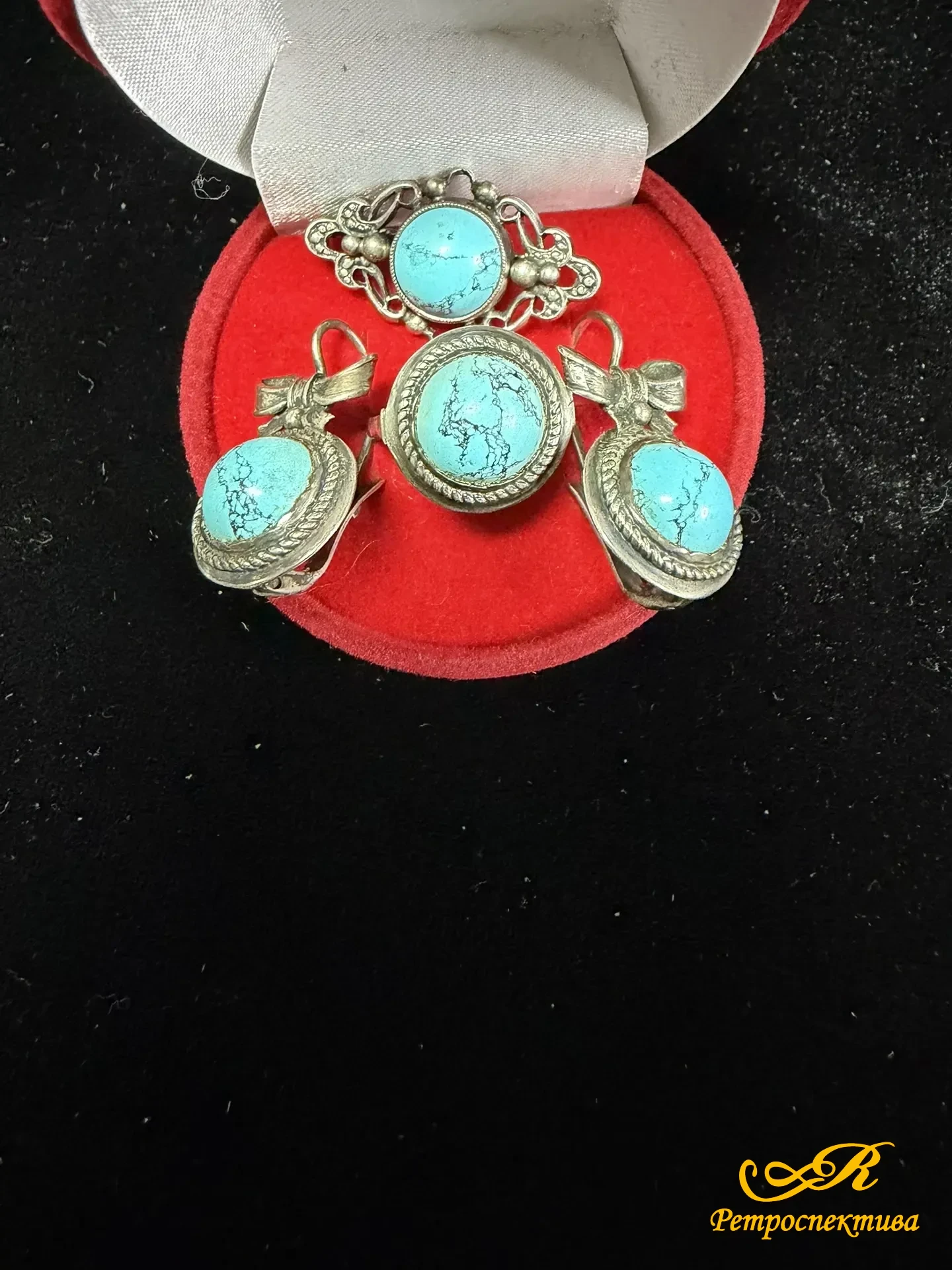 Серебряный винтажный комплект из 4 предметов. Серебро 875 пр. Вставка бирюза. Вес изделия 12,79 гр.