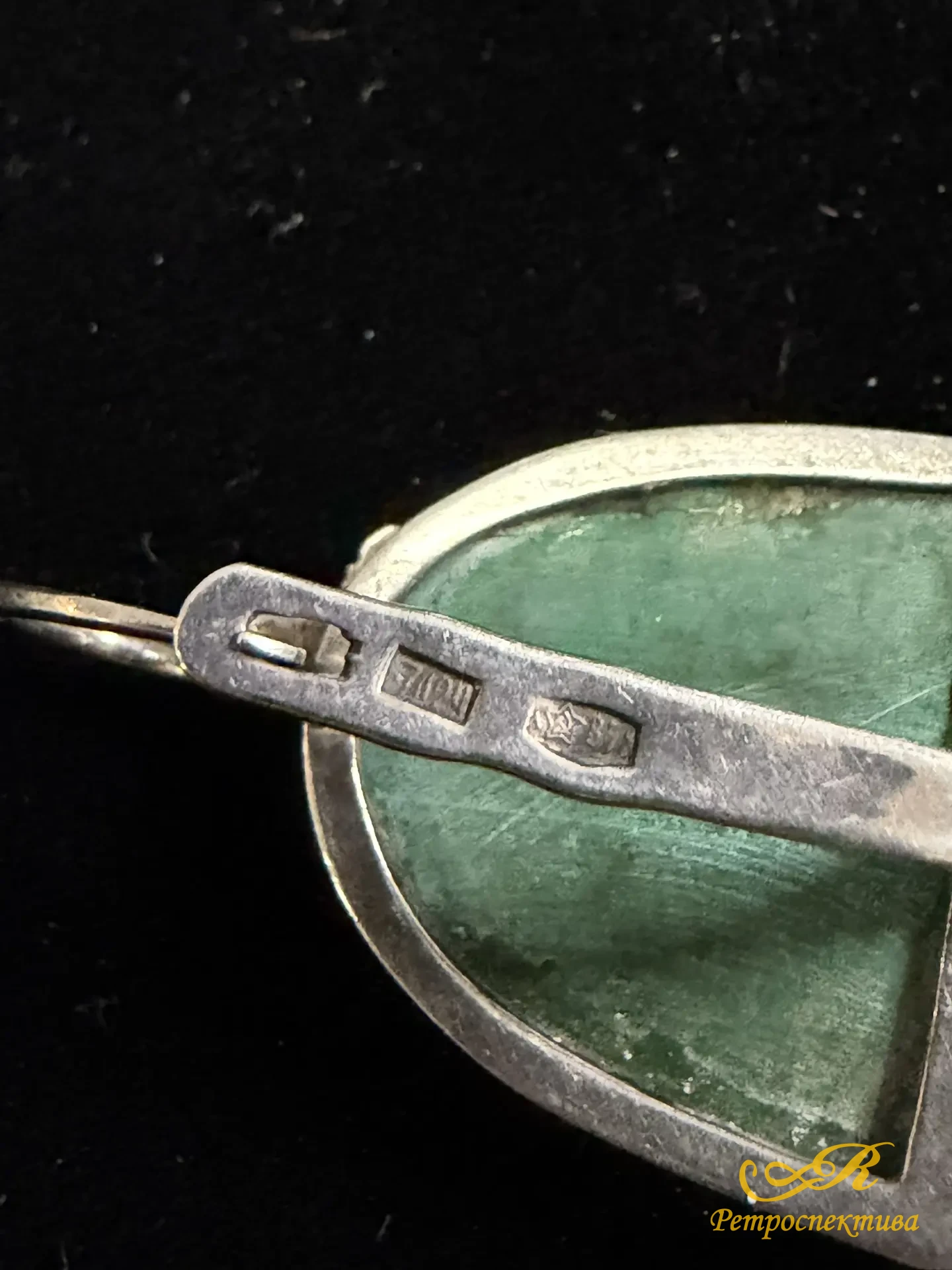 Серебряный комплект: Серьги и кольцо. Серебро 875 пр. Малахит. Вес изделия 38,29 гр.СССР 50 - 60 г.г. 