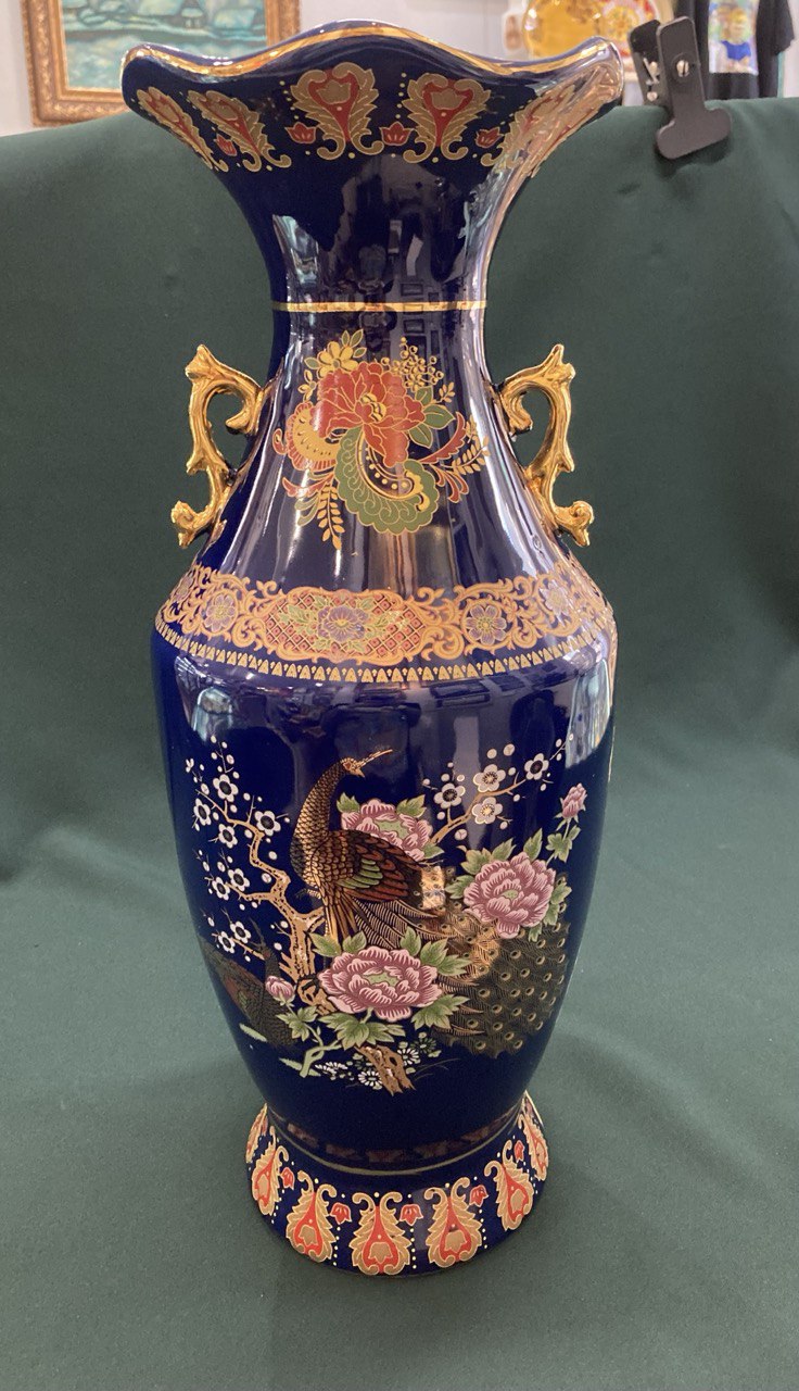 Ваза китайская. Высота 44 см см.