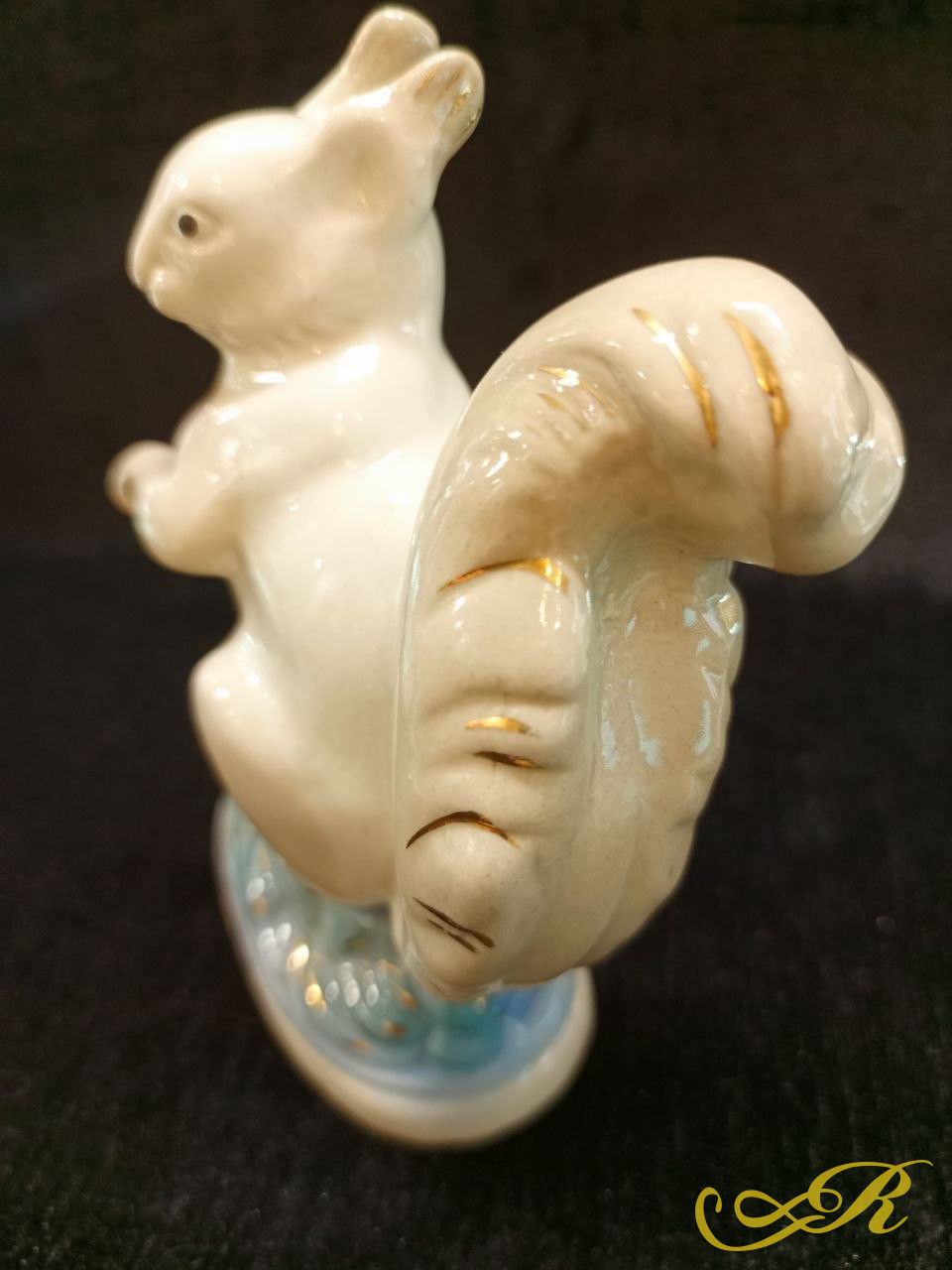  Фарфоровая "Белка с грибами "Знаменитая Гжель.СССР 1950-1960. Турыгинский завод " Художественная керамика ".