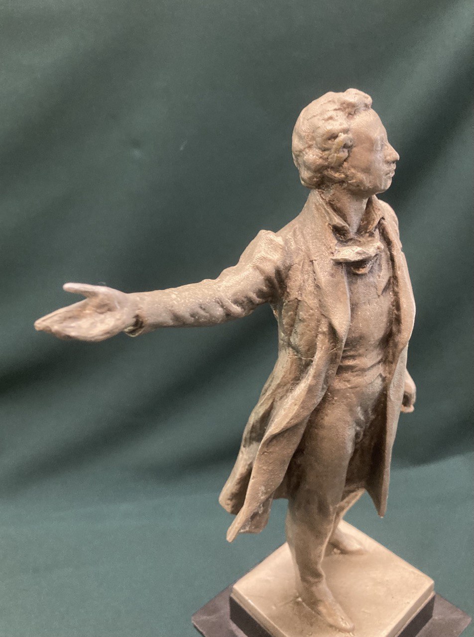 Статуэтка  " Памятник А.С.Пушкину". Силумин, пластик. СССР.