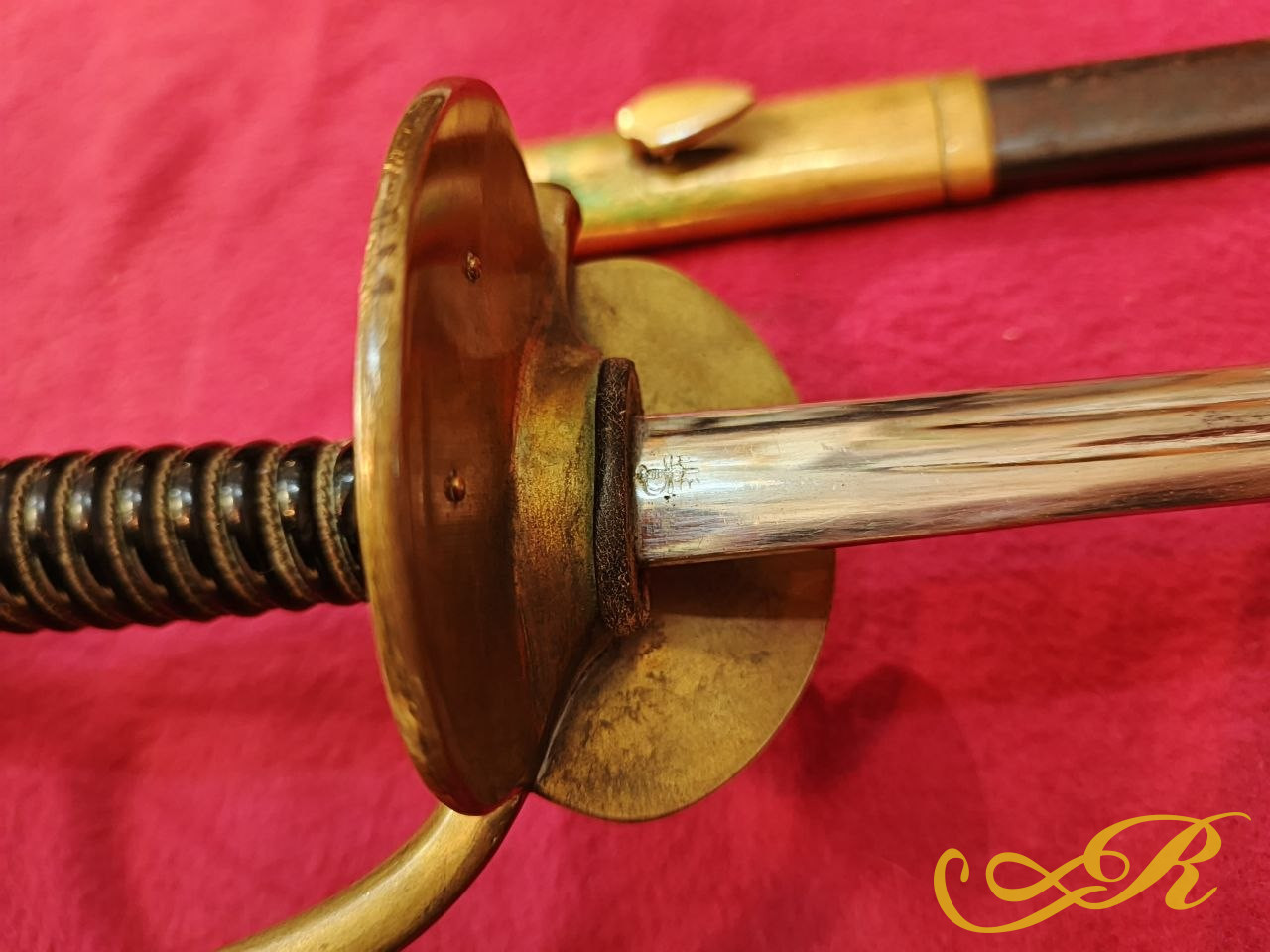  Сабля с ножнами Европа . Клеймо в виде сабли 95 см