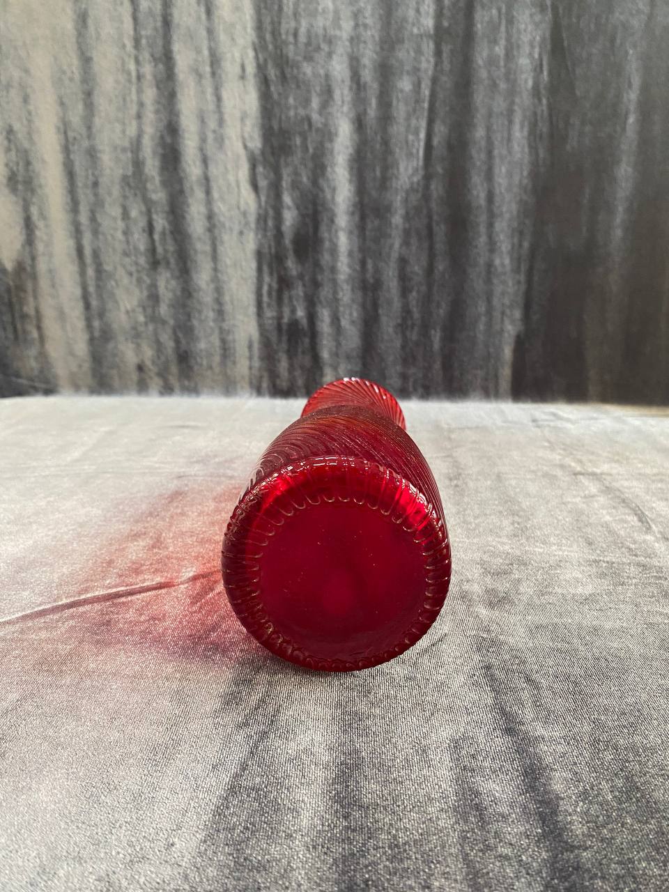 Ваза рельефная СССР рубиновое стекло