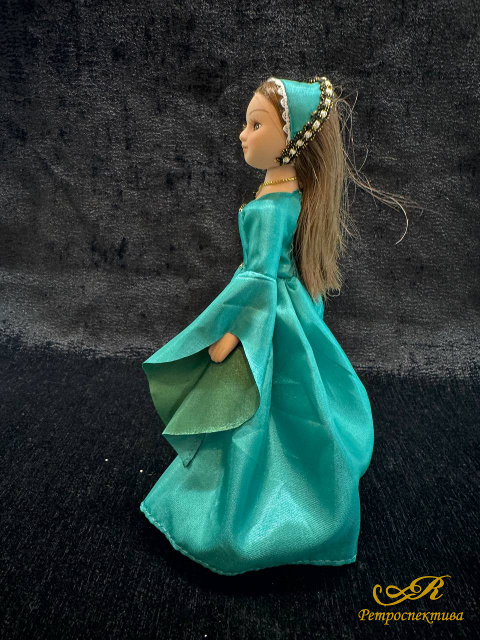 Фарфоровая интерьерная кукла в историческом костюме, 3 штуки