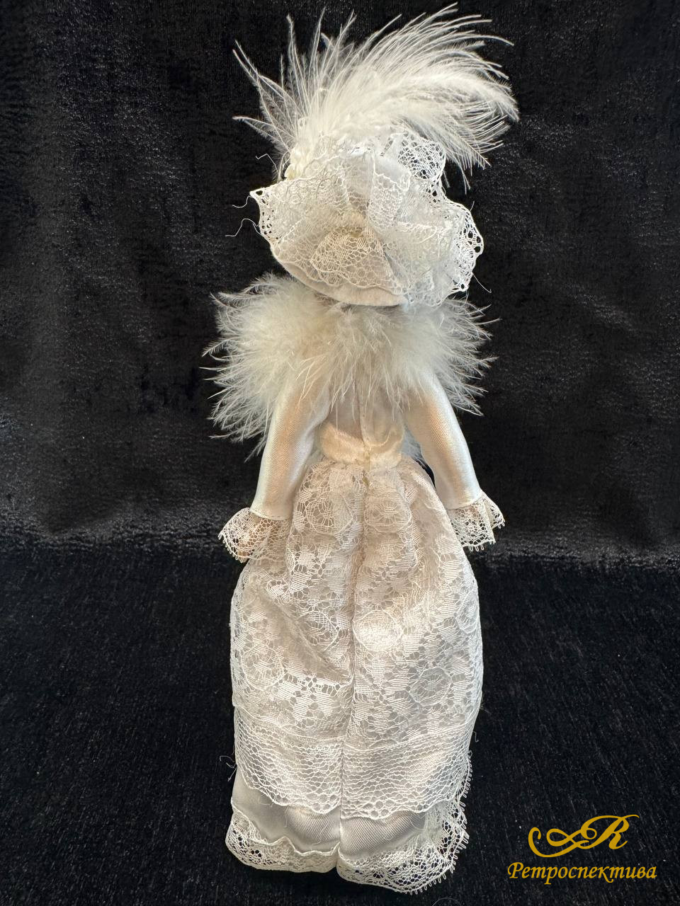 Фарфоровая интерьерная кукла в историческом костюме, 3 штуки