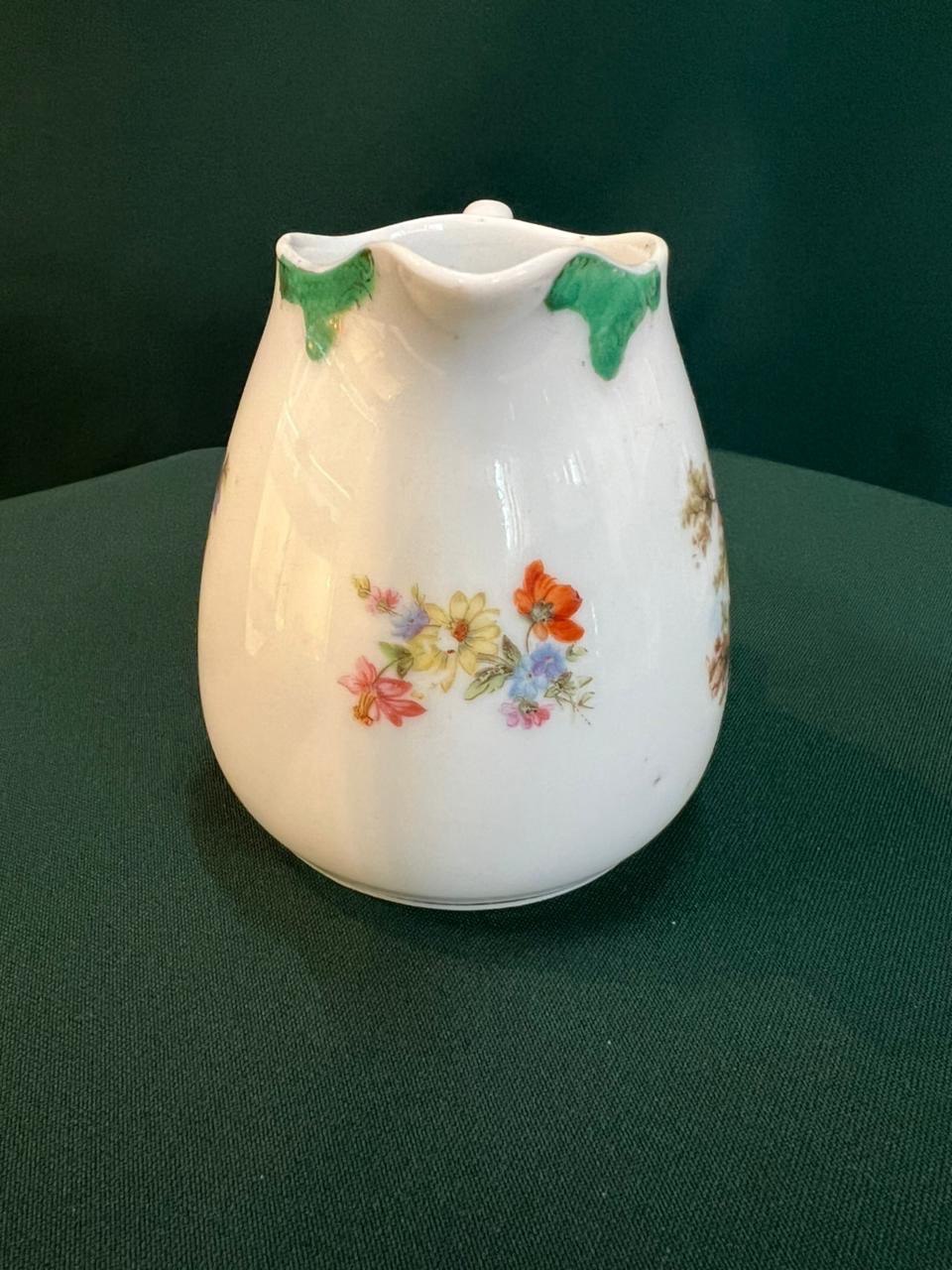 Фарфоровый молочник фабрика Гарднер Москва до 1917 года.