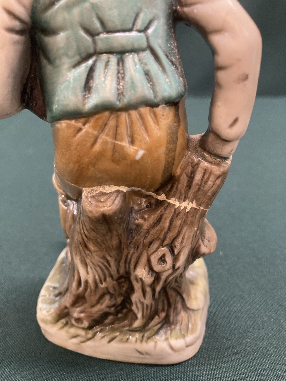 Статуэтка «Старичок с петухом»