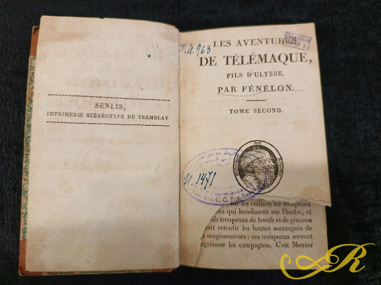  антикварная книга — «Приключения Телемака» (Les Aventures de Télémaque) французского писателя Франсуа Фенелона.