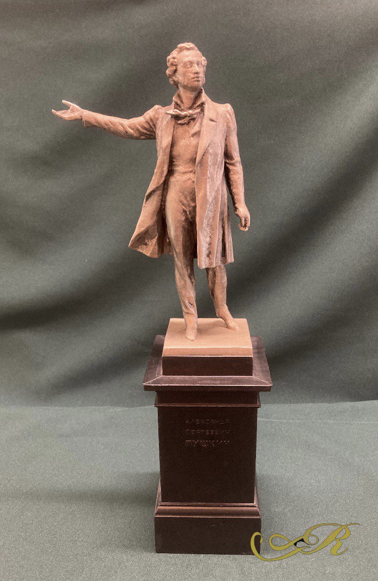 Статуэтка  " Памятник А.С.Пушкину". Силумин, пластик. СССР.