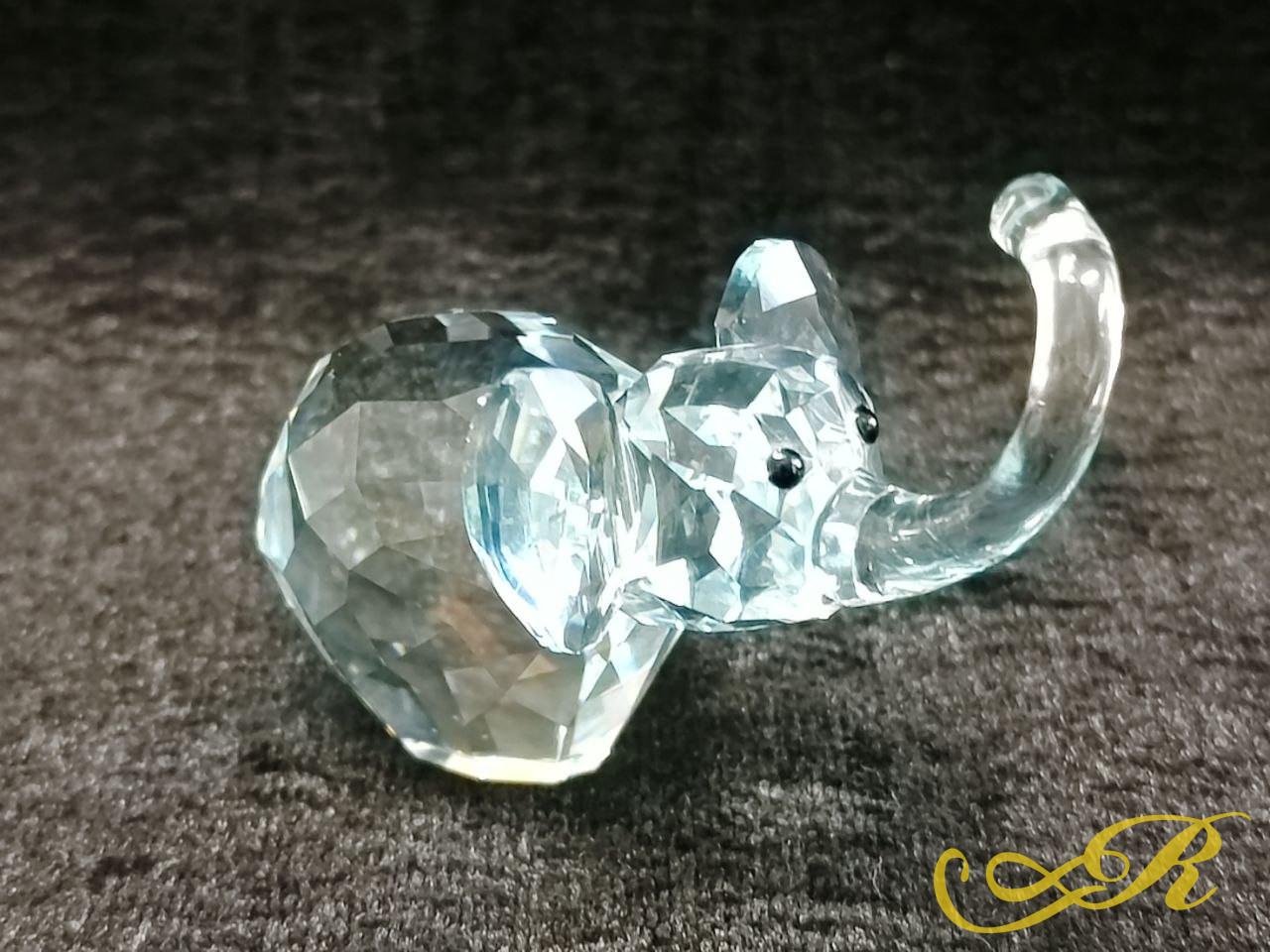  Swarovski Слоник с поднятым хоботом. Оригинальная хрустальная фигурка. Клеймо. В-4,6 см. Ш-7 см. 