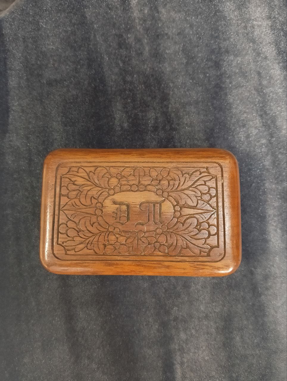 Шкатулка деревянная с резьбой, сигаретница (табакерка) 11*7 см