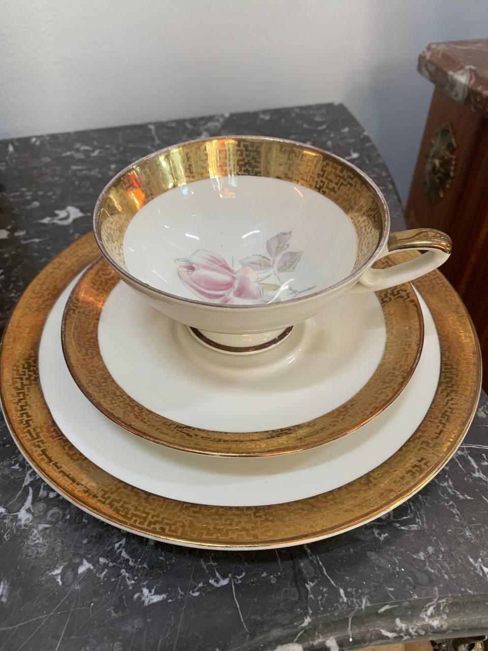 Фарфоровая чайная тройка. Европа ХХ в.