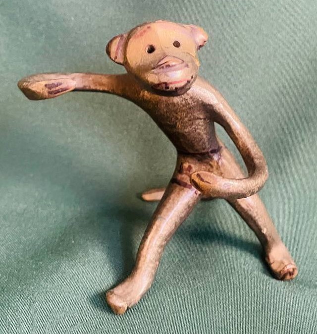 Фигура Обезьянки (подставка-держатель солонки и перечницы), бронза.