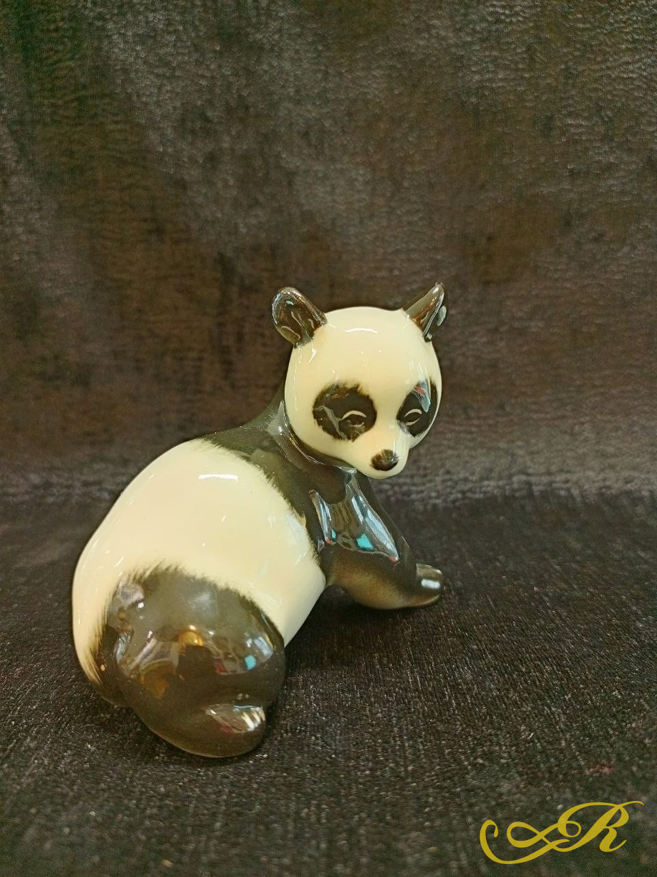 Фарфоровая скульптура " Медвежонок панда" ЛФЗ (Ленинградский фарфоровый завод). 1964г.Подглазурная роспись