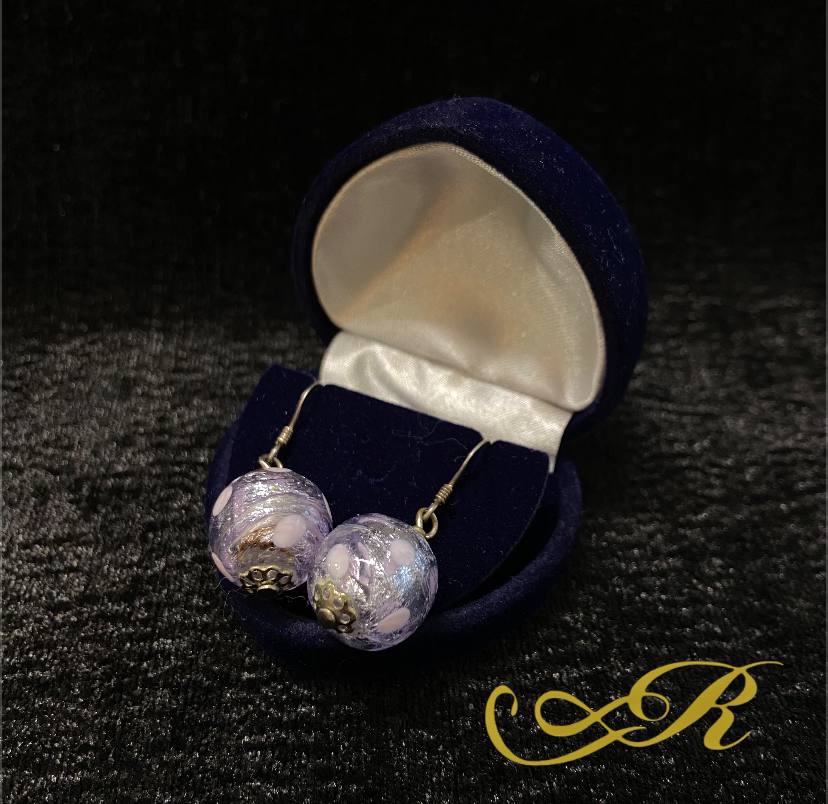 Серебряные серьги со стеклянными  шарами. 