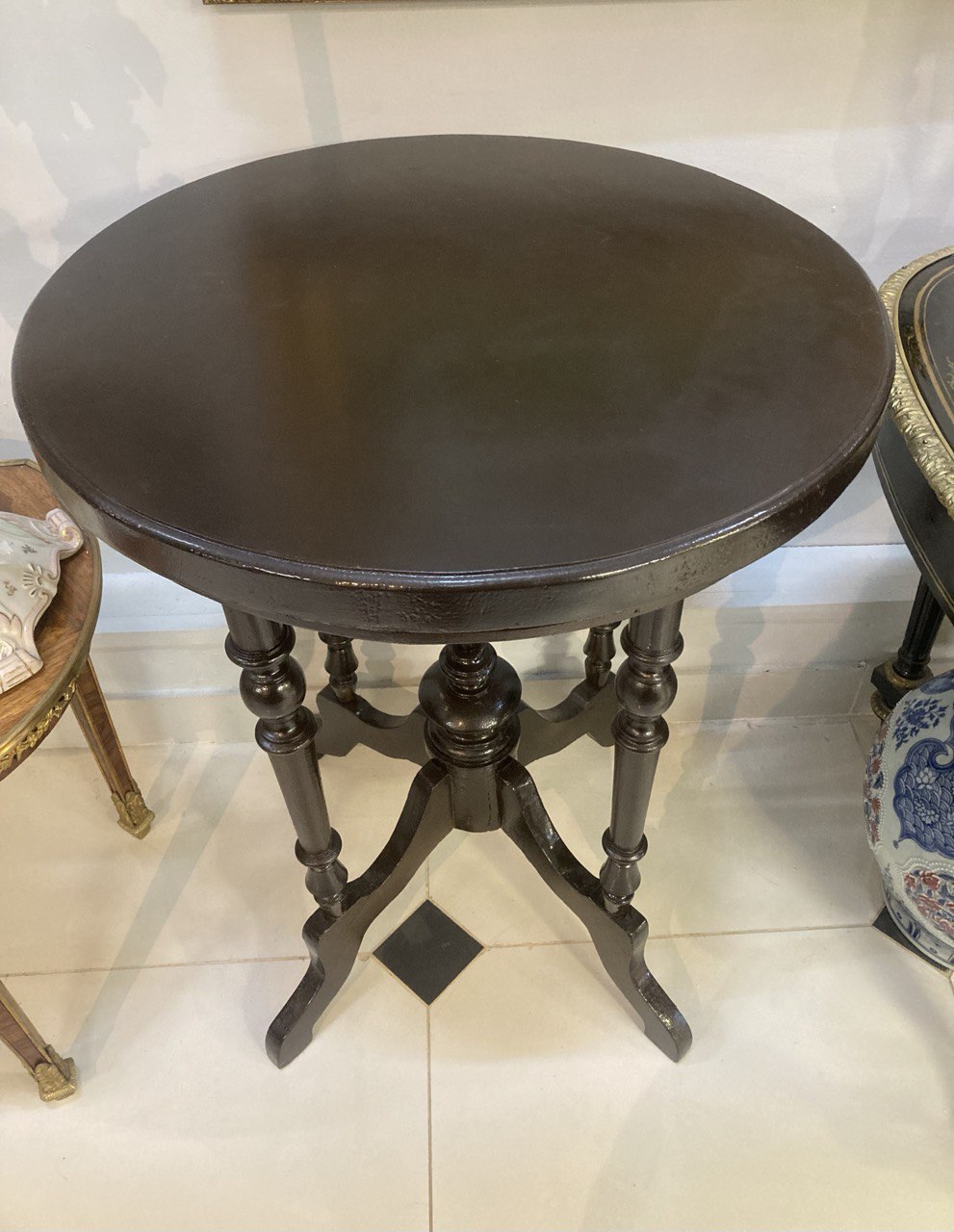 Стол круглый, деревянный.  Россия XIX - XX в.