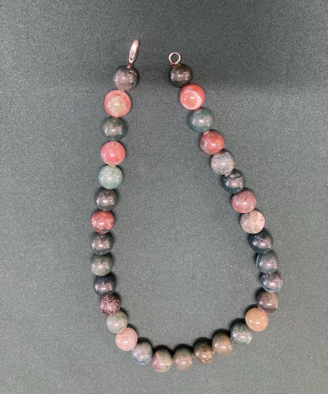 Бусы халцедон, длина 45 см, вес 126 гр.