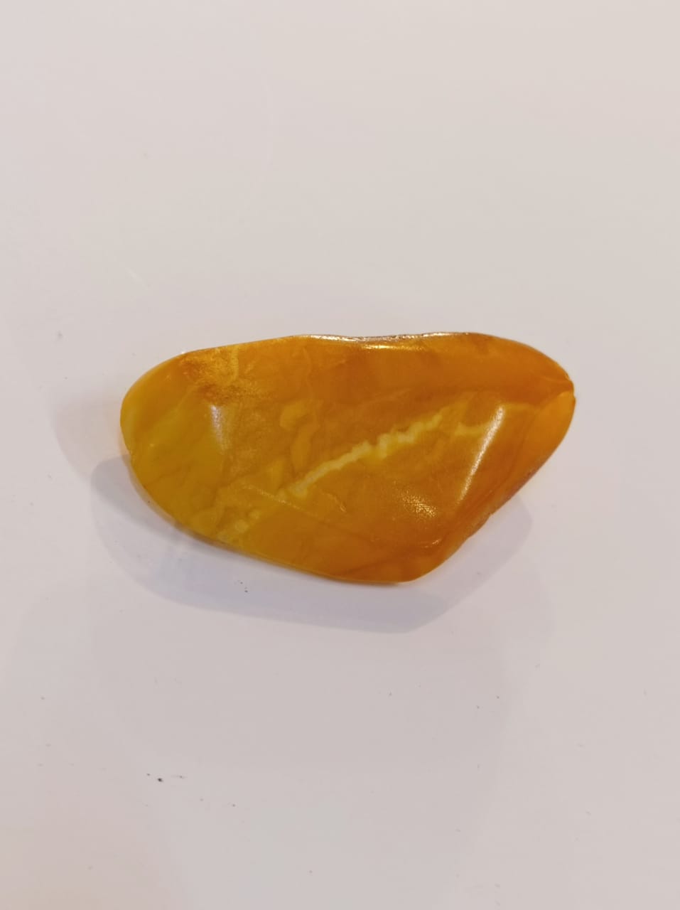 Брошь из янтаря, 4 см., вес 5,01 гр.