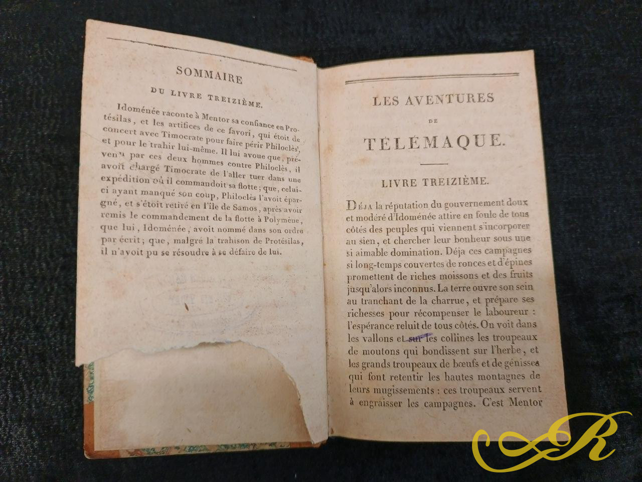  антикварная книга — «Приключения Телемака» (Les Aventures de Télémaque) французского писателя Франсуа Фенелона.
