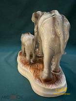 Фарфоровая статуэтка" Слониха со слоненком" Германия. Большая!