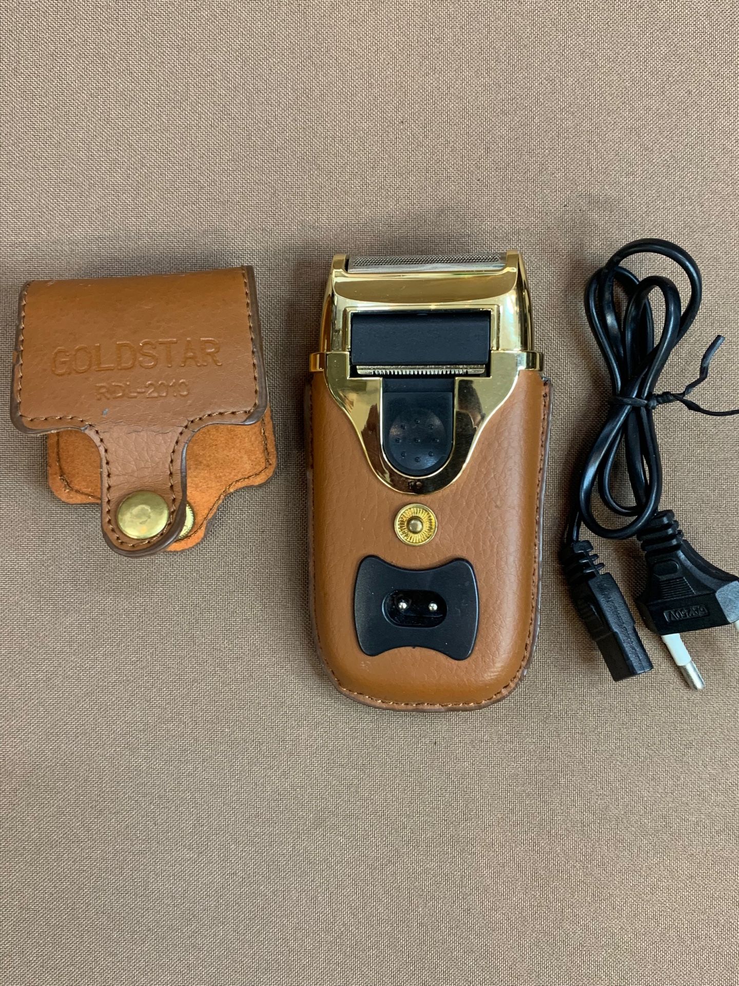 Дорожная бритва «Голд стар», Южная Корея, в рабочем состоянии, работает от аккумулятора.