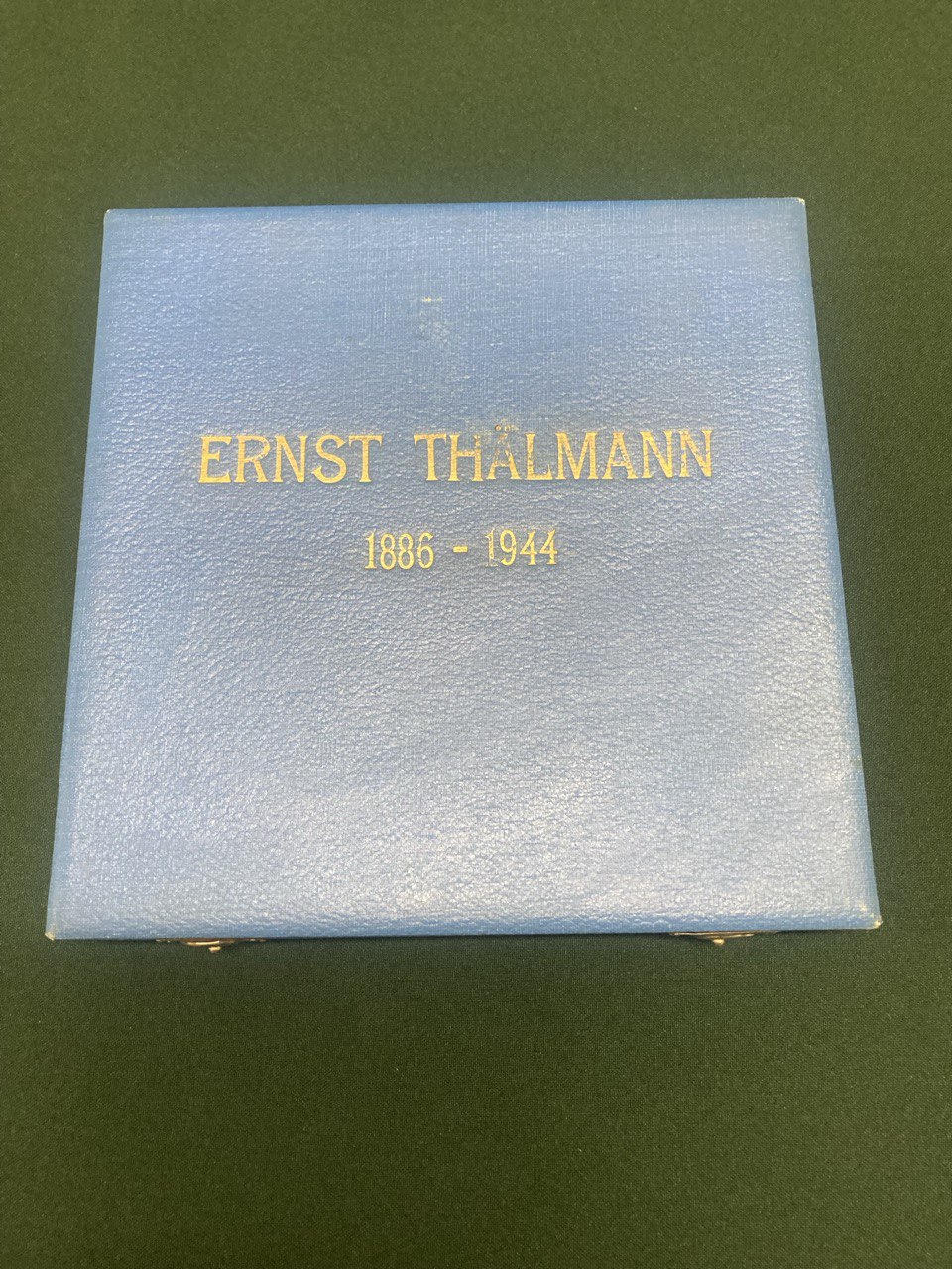 Фарфоровое панно " Эрнест Тельман". Мейсон , бисквит. Германия.