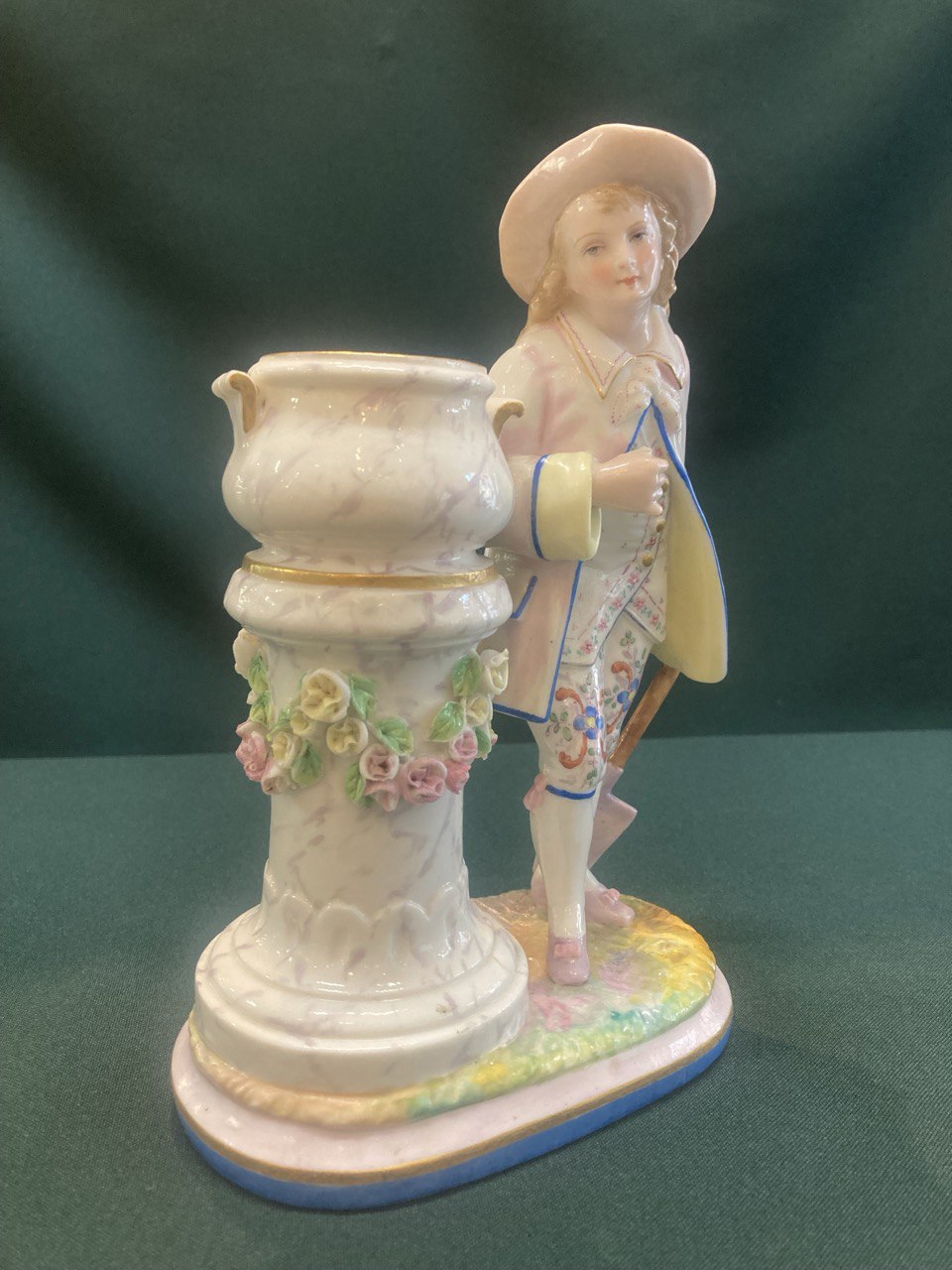 Фарфоровая фигурка, подсвечник. " Садовник". Франция. Лимож. 
