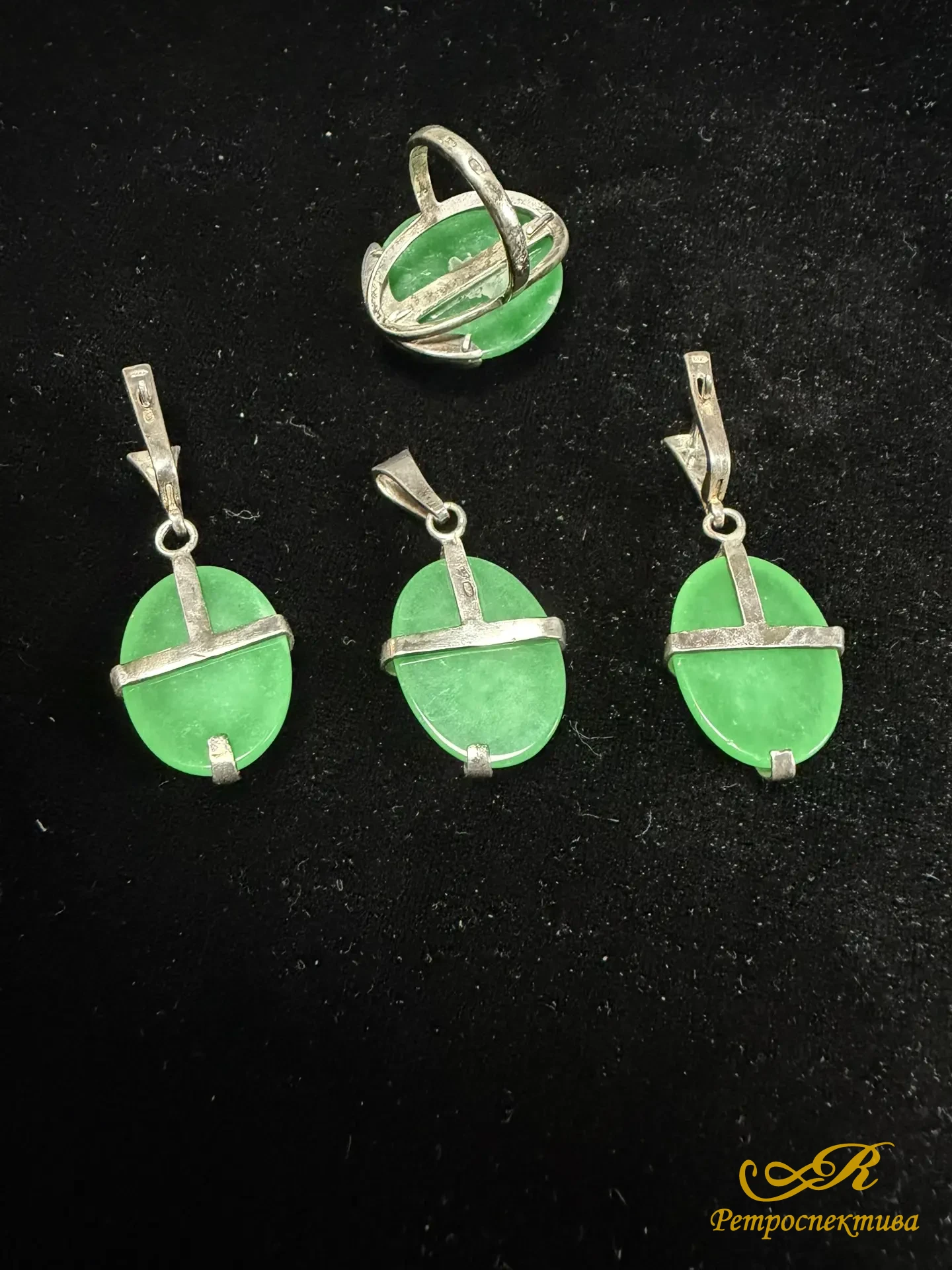 Серебряный комплект с агатами. Кольцо, серьги , кулон. 925 пр. Вес изделия 36, 42 гр.