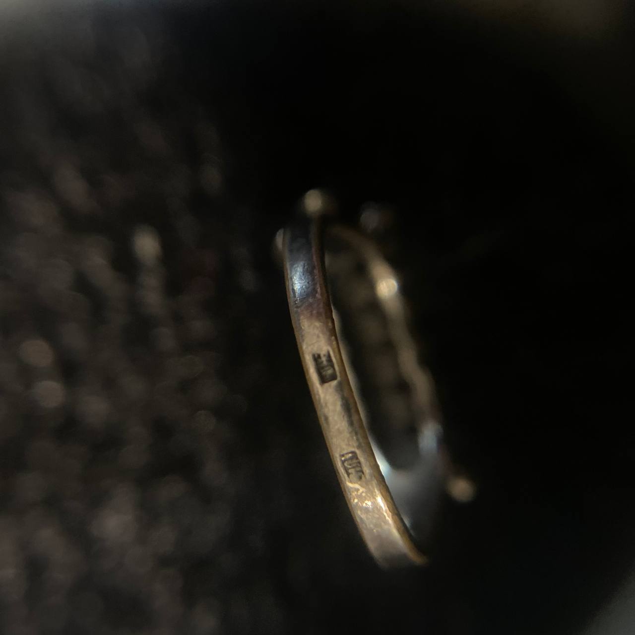 Кольцо медное с фианитами.