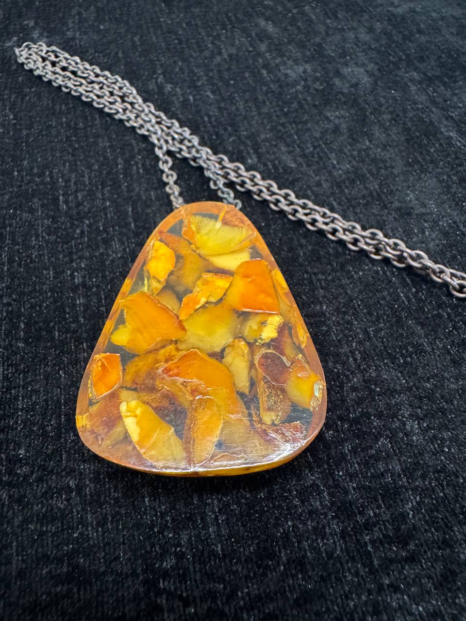 Винтажная подвеска с янтарем. Размер кулона: высота 6 см, ширина 4 см. ( в широком месте).